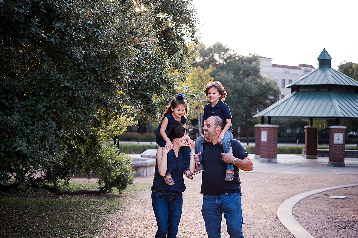 mom and dad get in the pictures